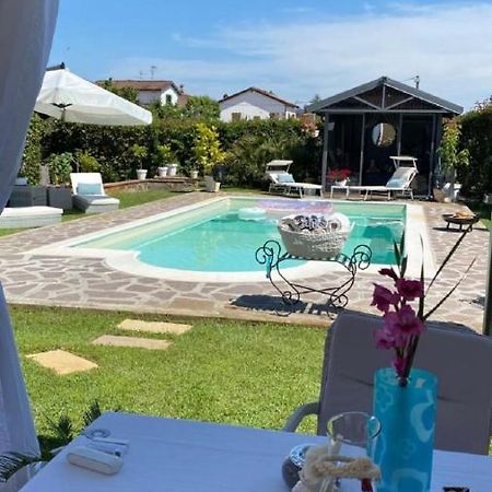 Rossodisera Sarzana Bagian luar foto