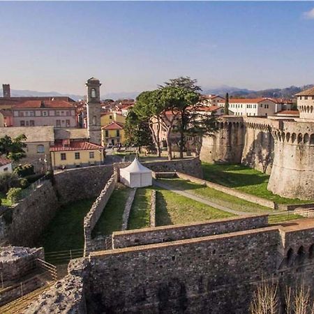 Rossodisera Sarzana Bagian luar foto