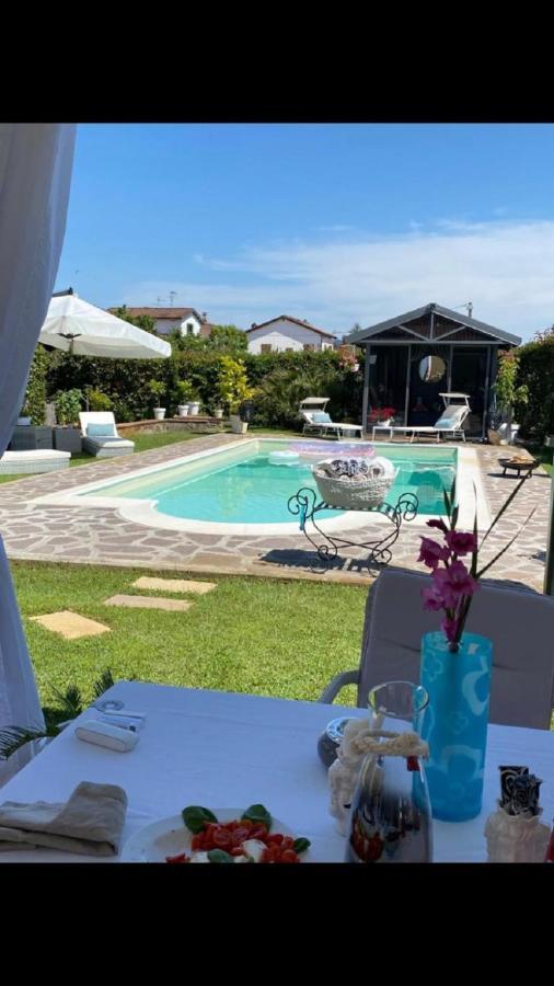 Rossodisera Sarzana Bagian luar foto