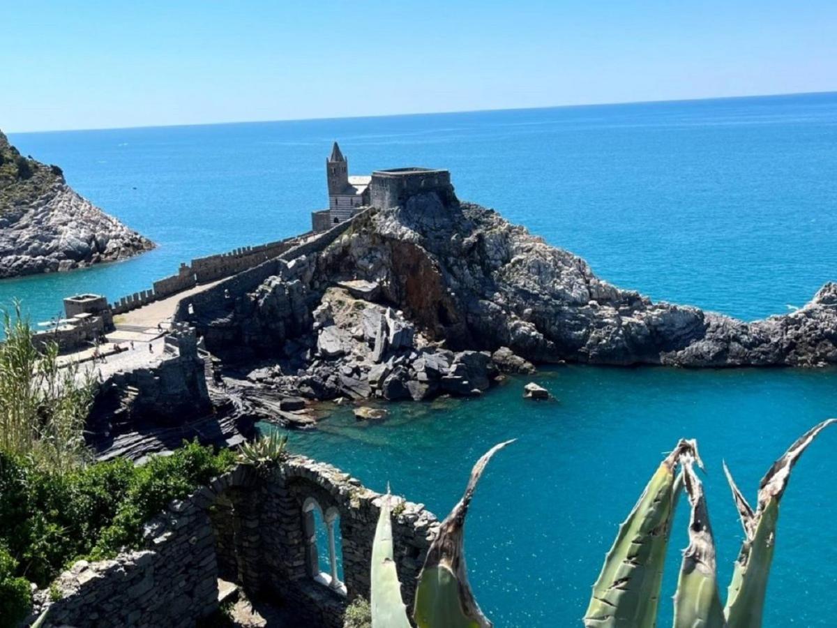 Rossodisera Sarzana Bagian luar foto